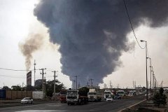 紧急停运！超1万个集装箱被烧毁